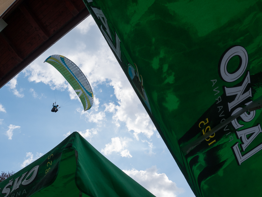 Blick vom Kamm hinunter ins Soča-Tal
